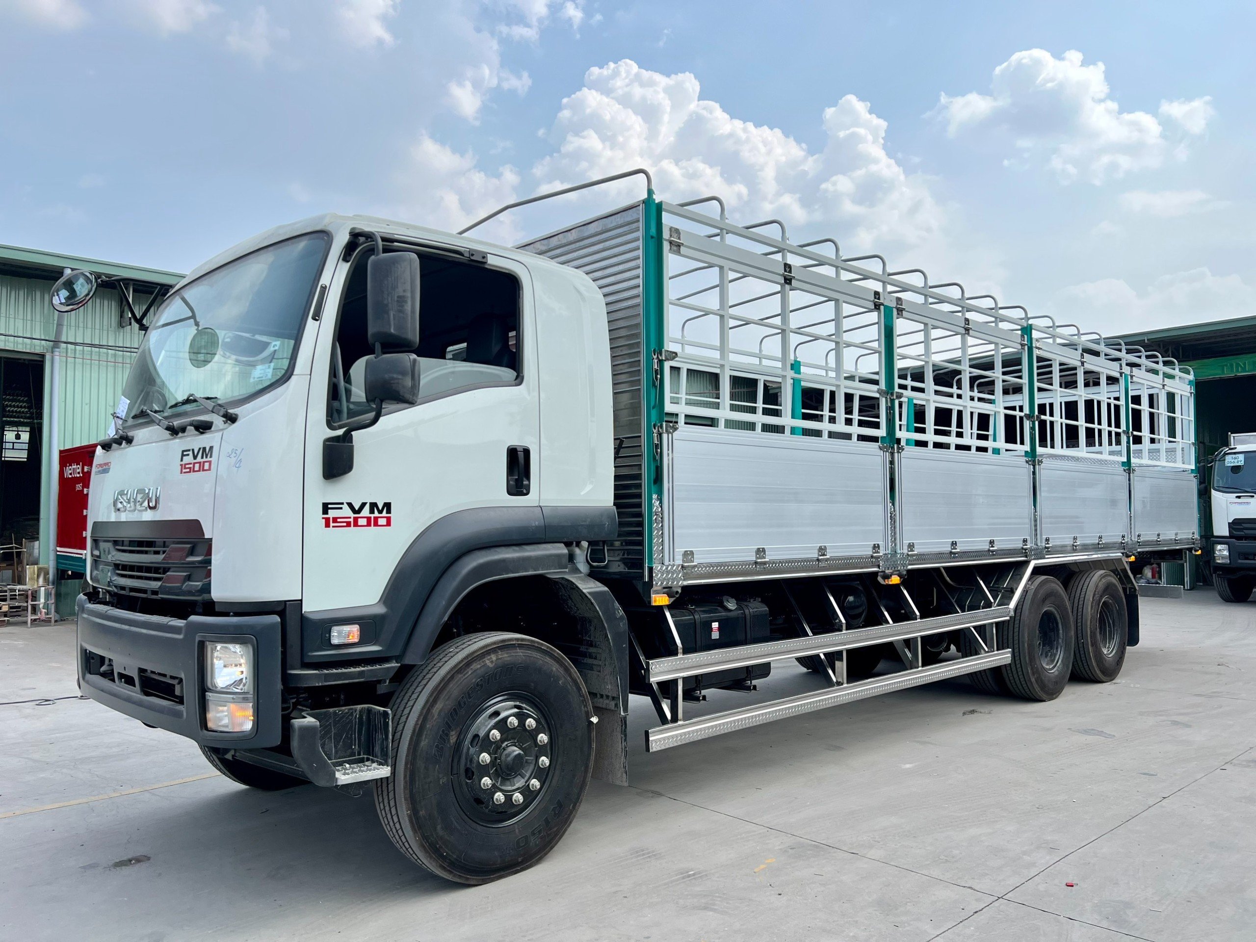 XE TAI ISUZU 15 TAN FVM34WE4A